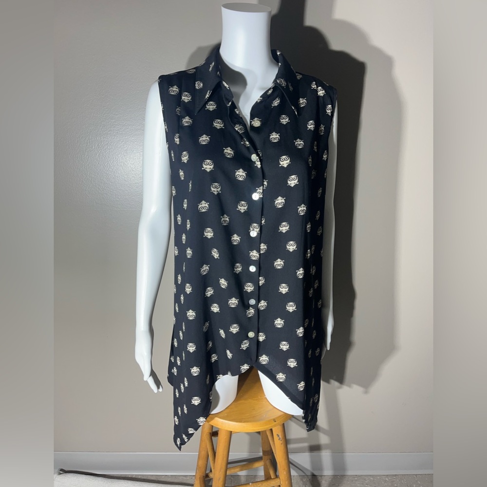 SWISH Sleevless Flowy Asymmetrical Button Down Owl Tunic